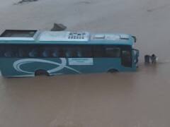 हरिद्वार में नदी में फंसी भारत-नेपाल मैत्री बस, मची चीख-पुकार, जानें- कैसे बची यात्रियों की जान?