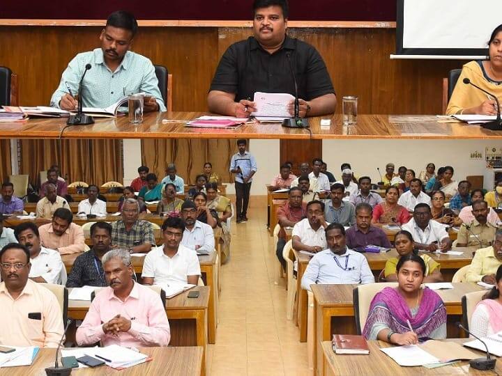 Karur 2nd Annual Book Festival at Consultation led by the Collector regarding the progress TNN கரூரில் 2ஆம் ஆண்டு  புத்தகத் திருவிழா; முன்னேற்பாடுகள் குறித்து ஆட்சியர் தலைமையில் ஆலோசனை