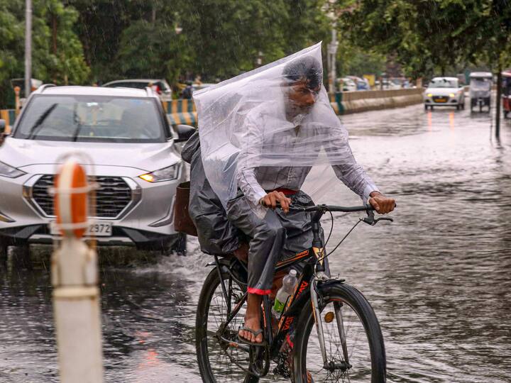 Vehicles move on a road amid rain in UP's Noida on Friday. (Photo: PTI)