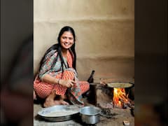 Gautami Patil : पाव्हणं जेवला काय? जेव्हा गौतमी पाटील थापतेय चुलीवर भाकऱ्या