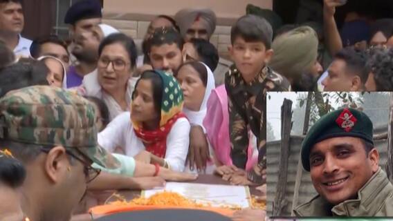 Col Manpreet Singh Son Emotional Good Bye : మొహాలీలో కళ్లు చెమర్చే దృశ్యం | ABP Desam