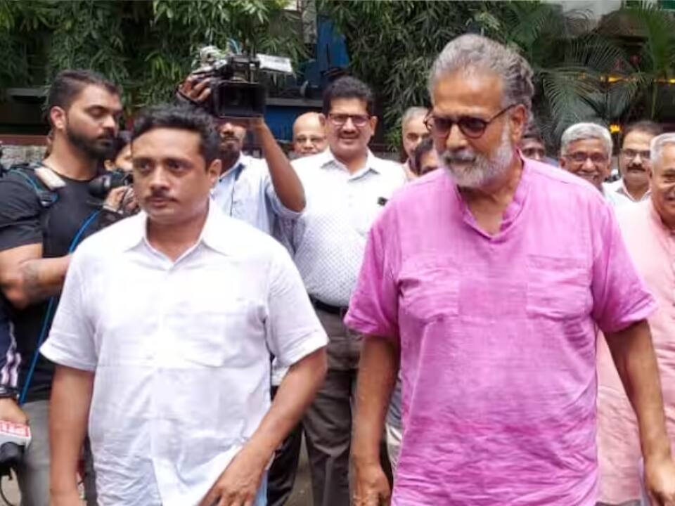 Tushar Gandhi filed complaint in the court against Manohar alias Sambhaji Bhide, president of Shiv Pratishthan Hindustan Sambhaji Bhide Tushar Gandhi : संभाजी भिडेंवर कारवाई केली नाही, पोलीस निरीक्षक अन् पोलीस आयुक्तांविरोधात तुषार गांधी आक्रमक, थेट न्यायालयात केली तक्रार दाखल