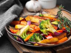 Roasted Vegetables: ओवन में इस खास तरीके से बनाएं सब्जी, बस 10 मिनट में बनकर हो जाएगा तैयार