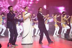 Shah Rukh Khan And Deepika Padukone Show Their Dance Moves On Jawan Song; See Pics Inside