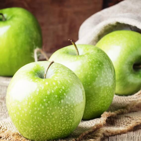 Apple: Green apple most beneficial or red? See which diseases this apple drives away Apple: Green apple most beneficial or red? See which diseases this apple drives away