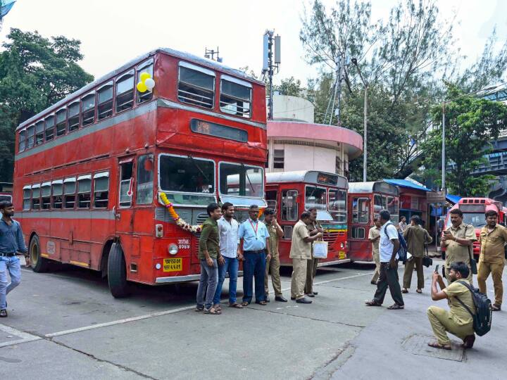 ओपन-डेक डबल-डेकर बसें, जो 1990 के दशक से पर्यटकों के लिए दर्शनीय स्थलों की यात्रा बसों के रूप में काम करती रही हैं, अक्टूबर के पहले सप्ताह में शहर की सड़कों से गायब हो जाएंगी.