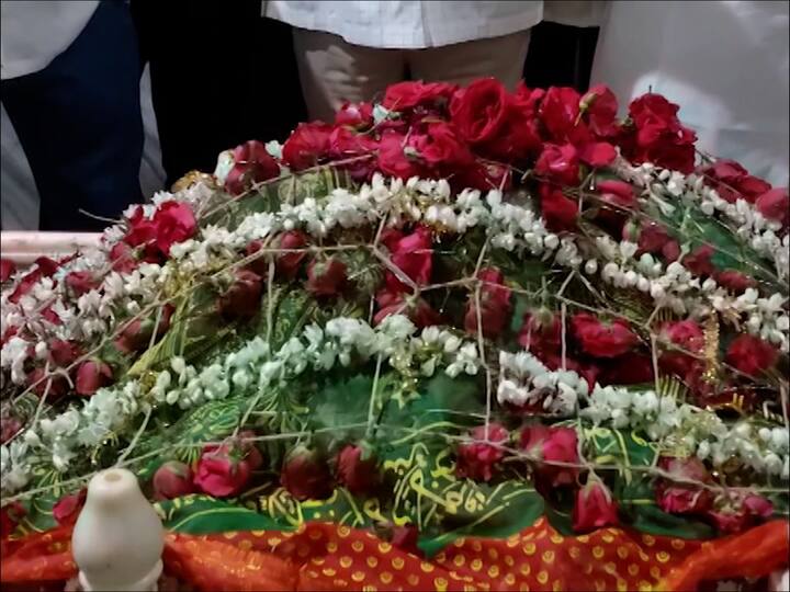 हिंदू मुस्लिम एकतेचा प्रतीक असलेल्या ख्वाजा पीर मोहम्मद यांचा सध्या उरूस सुरू आहे
