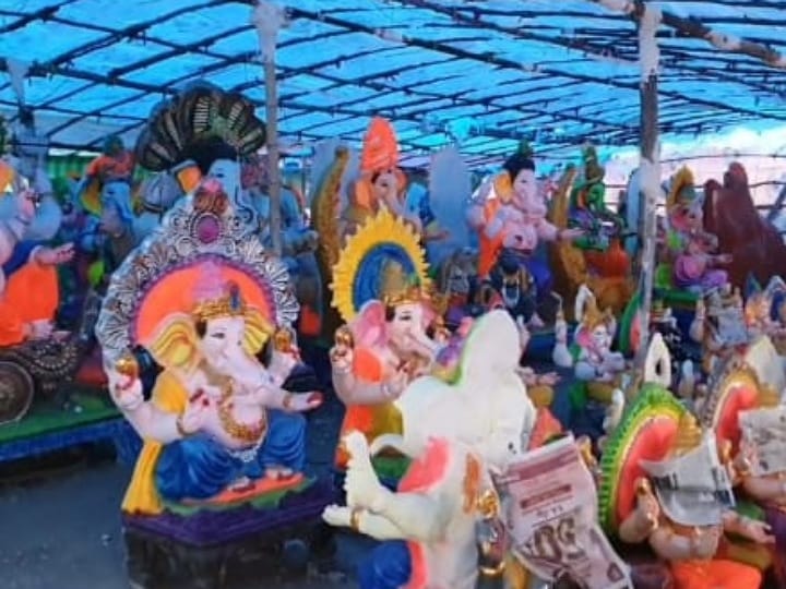 Vinayagar Chaturthi 2023: கரூரில் விநாயகர் சிலை தயாரிப்பு கூடத்தை பூட்டி சீல் வைத்ததால் பரபரப்பு