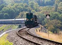 Indian Railway: ਭਾਰੀ ਮੀਂਹ ਹੋਵੇ ਜਾਂ ਤੇਜ਼ ਸਪੀਡ...ਰੇਲ ਤਿਲਕਦੀ ਕਿਉਂ ਨਹੀਂ? ਕੀ ਹੈ ਇਸ ਦੇ ਪਿੱਛੇ ਦਾ ਵਿਗਿਆਨ