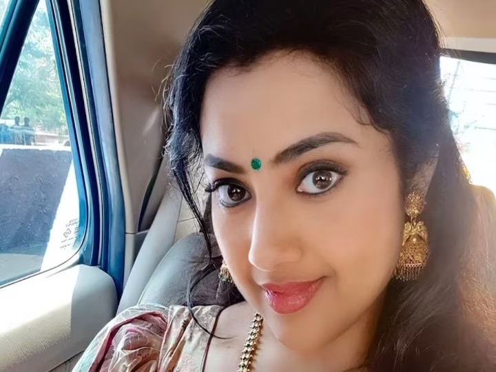 HBD Meena : மீனா பொண்ணு மீனா பொண்ணு... ரசிகர்களை கவர்ந்த மீனாவின் பிறந்தநாள் இன்று! 