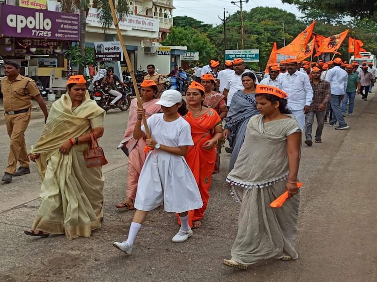 Marathwada Cabinet Meeting 15 marches 14 people warned of self immolation Marathwada Cabinet Meeting : 15 मोर्चे, 14 जणांचा आत्मदहनाचा इशारा; अशी गाजणार मराठवाडा मंत्रीमंडळाची बैठक