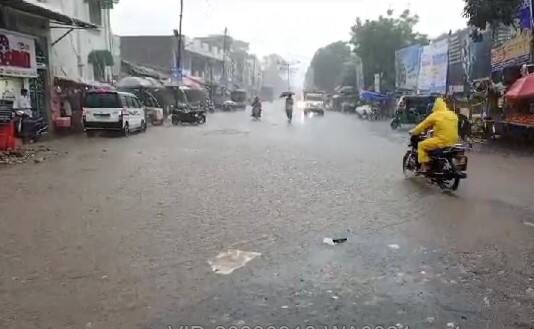 Heavy rain in Vadodara district  Vadodra: હવામાન વિભાગની આગાહી વચ્ચે વડોદરા જિલ્લામાં સાર્વત્રિક વરસાદ, ખેડૂતો ખુશખુશાલ 