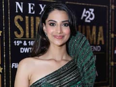 SIIMA Awards 2023 Meenakshi chaudhary: సైమా అవార్డ్స్ లో 'గుంటూరుకారం' బ్యూటీ మెరుపులు