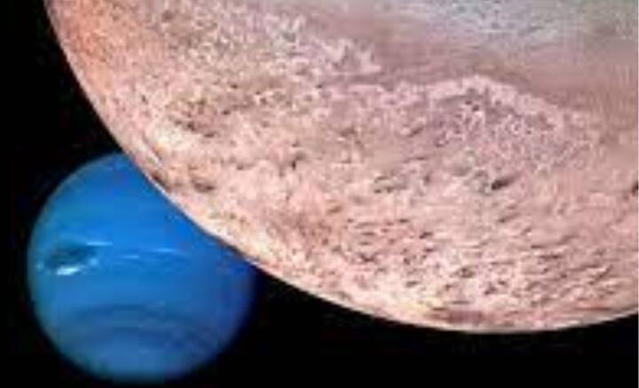 অনিয়মিত উপগ্রহ হিসেবে গন্য হলেও, আশ্চর্যজনক ভাবে ট্রাইটনের কক্ষপথ বৃত্তাকার। মহাশূন্যে আর কোনও বস্তুর কক্ষপথই ওই রকম সম্পূর্ণ বৃত্তাকার নয়। মহাকাশযানের তোলা ছবিতে দেখা গিয়েছে, ট্রাইটনের উপরিভাগ ঠিক ফুটির মতো। উঁচুনীচু, কুঞ্চিত, বৃহদাকার গর্তও রয়েছে। দক্ষিণ অংশ আবার বরফে ঢাকা, নাইট্রোজোন রয়েছে সেখানে। ট্রাইটনের বুকে রয়েছে আগ্নেয়গিরিও।