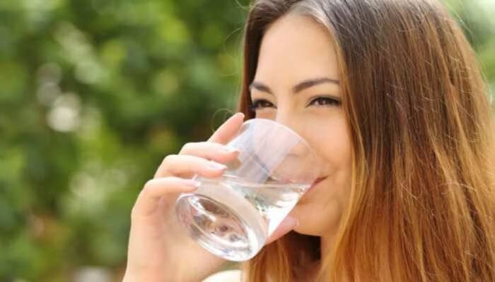 નિપાહ વાયરસથી બચવા માટે સાબુથી હેન્ડવોશ કરવા,આંખ કે મોંને વારંવાર સ્પર્શ કરવાનું ટાળો, વૃક્ષો અથવા અન્ય સ્થળો જ્યાં ચામાચીડિયા રહે છે તેના સંપર્કમાં આવવાનું ટાળો. હેલ્ધી ફૂડ લો. પર્યાપ્ત માત્રામાં પાણી પીવો