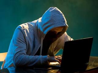 Fake QR Codes:  QR কোডেও রয়েছে প্রতারণার জাল, কীভাবে এড়াবেন ফাঁদ ?
