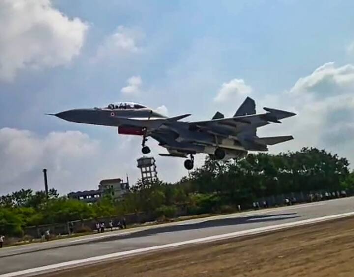 Sukhoi 30 MKI : भारतीय हवाई दलाच्या ताफ्यात अत्याधुनिक विमानांची भर पडणार आहे.