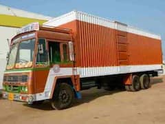 రోడ్డు పక్కన వాహనం ఆపి-1.3 కోట్ల సెల్ ఫోన్‌తో పరార్