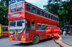 Mumbai: 86 वर्षांपूर्वी सुरू झालेली डबल डेकर बस इतिहासात जमा; मुंबईकर भावुक, पाहा फोटो