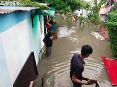 In Pics: इंदौर में भारी बारिश से लोगों का हाल बेहाल, तस्वीरों में देखें भारी बरसात से आया संकट, तीन दिन की चेतावनी