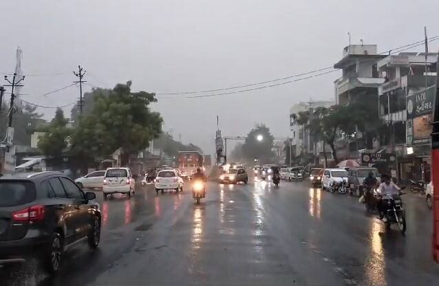 Rainfall in Santrampur and rural areas મહિસાગર જિલ્લામાં વરસાદી માહોલ, સંતરામપુર અને ગ્રામ્ય વિસ્તારોમાં વરસાદ
