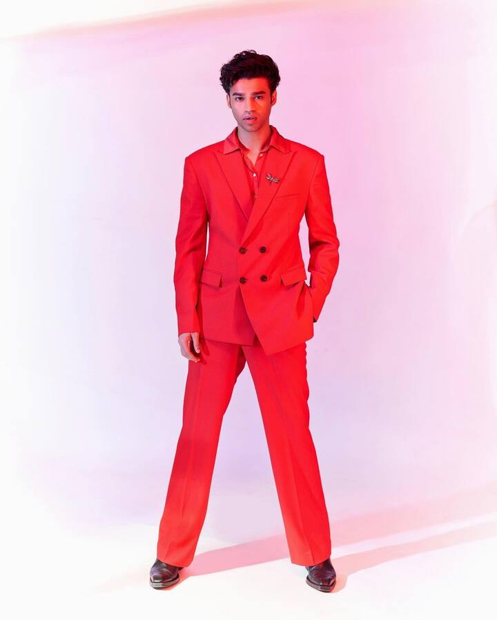 His outfit comprised a red shirt, a red coat and red trousers. (Image Source: Instagram/Babil Khan)