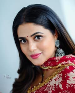 Actress Poorna: ఎరుపు రంగు డ్రెస్సులో గులాబీలా మెరిసిపోతున్న పూర్ణ