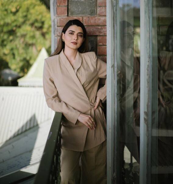 Nimrat Khaira: ਨਿਮਰਤ ਖਹਿਰਾ ਦੀ ਖੂਬਸੂਰਤੀ ਨੇ ਖਿੱਚਿਆ ਧਿਆਨ, ਬੌਸ ਲੇਡੀ ਅਵਤਾਰ 'ਚ ਆਈ ਨਜ਼ਰ, ਫੈਨਜ਼ ਬੋਲੇ- 'ਇੰਝ ਲੱਗਦਾ ਜਿਵੇਂ...'