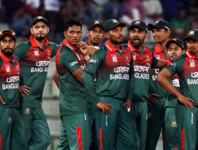 ਬੰਗਲਾਦੇਸ਼ ਦੇ ਕ੍ਰਿਕਟਰਾਂ ਦੀ ਤਨਖਾਹ ਨੂੰ 4 ਸਮੂਹਾਂ ਵਿੱਚ ਵੰਡਿਆ ਗਿਆ ਹੈ। A+ ਸ਼੍ਰੇਣੀ ਦੇ ਖਿਡਾਰੀਆਂ ਦੀ ਸਾਲਾਨਾ ਤਨਖਾਹ 57000 ਡਾਲਰ ਹੈ। ਇਸ ਤੋਂ ਇਲਾਵਾ ਟੈਸਟ, ਵਨਡੇ ਅਤੇ ਟੀ-20 ਫਾਰਮੈਟ ਖੇਡਣ ਲਈ ਵੱਖਰੀ ਫੀਸ ਅਦਾ ਕੀਤੀ ਜਾਂਦੀ ਹੈ।