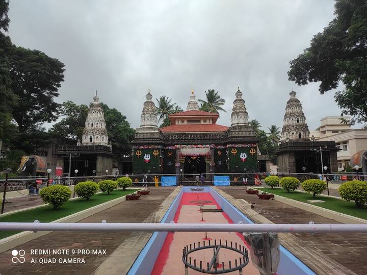 चोर पावलांनी येणारा गणपती म्हणून हा सांगलीच्या गणपती पंचायतन संस्थानचे हे गणपती प्रसिद्ध आहेत.