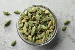 Cardamom : ஏலக்காய் வாசனைக்கு மட்டும் இல்லை மக்களே.. இப்படியெல்லாம் நீங்க பயன்படுத்தலாம்..