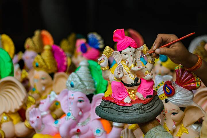 হিন্দু ধর্মে, ভগবান গণেশকে পুজো করেই সকল দেবদেবীর পুজো করা হয়ে থাকে। যে কোনো শুভ কাজের আগে গণেশের পুজো করা হয়।