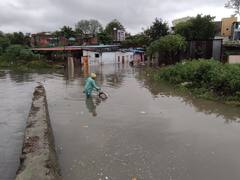 In Pics: इंदौर में भारी बारिश से लोगों का हाल बेहाल, तस्वीरों में देखें भारी बरसात से आया संकट, तीन दिन की चेतावनी