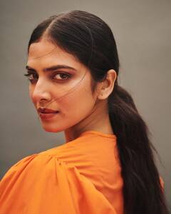 Malavika Mohanan Photos : ஆரஞ்சு பழம் போல் காட்சியளிக்கும் மாளவிகா மோகனன்!