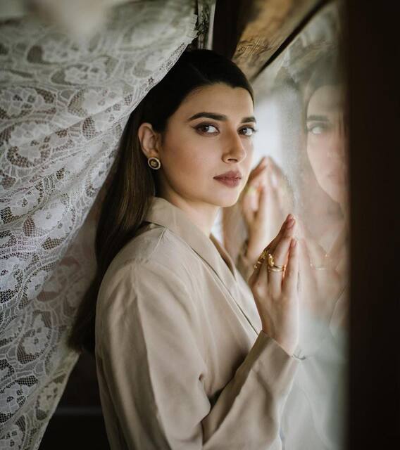 Nimrat Khaira: ਨਿਮਰਤ ਖਹਿਰਾ ਦੀ ਖੂਬਸੂਰਤੀ ਨੇ ਖਿੱਚਿਆ ਧਿਆਨ, ਬੌਸ ਲੇਡੀ ਅਵਤਾਰ 'ਚ ਆਈ ਨਜ਼ਰ, ਫੈਨਜ਼ ਬੋਲੇ- 'ਇੰਝ ਲੱਗਦਾ ਜਿਵੇਂ...'