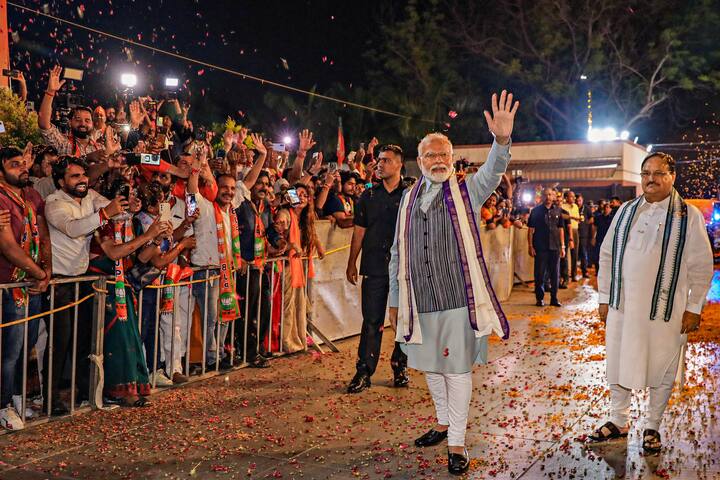 प्रधानमंत्री नरेंद्र मोदी ने गुरुवार (14 सितंबर) को मध्य प्रदेश के बीना में 50,700 करोड़ से अधिक की परियोजनाओं के रिमोट का बटन दबाकर शिलान्यास किया.