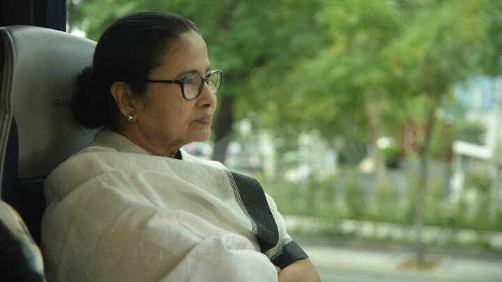 বর্তমানে স্পেন সফরে রয়েছেন বাংলার মুখ্যমন্ত্রী মমতা বন্দোপাধ্যায়। বাংলায় লগ্নি টানতেই মূলত তাঁর এই স্পেন সফর। লগ্নি টানার পাশাপাশি বাংলার ফুটবলের উন্নতি সাধনেও ব্রত মুখ্যমন্ত্রী।