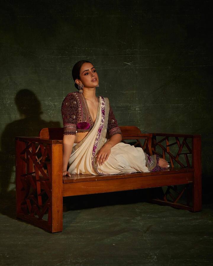 సాన్యా మల్హోత్రా లేటెస్ట్ స్టిల్స్ (Image Courtesy : sanyamalhotra_ / Instagram)