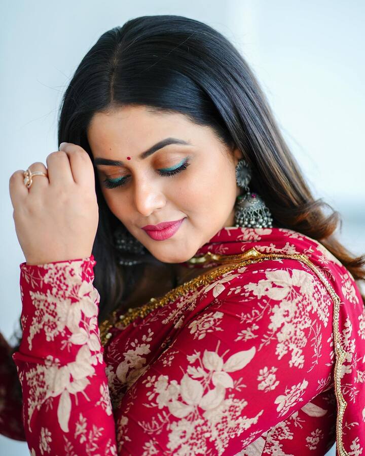కేరళకు చెందిన నటి పూర్ణ. అసలు పేరు షామ్నా ఖాసిమ్.Photo Credit: Shamna Kkasim ( purnaa )/Instagram