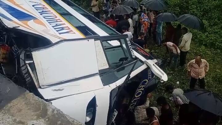 जळगाव जिल्ह्यात एरंडोल तालुक्यात पिंपळ कोठा गावाजवळ मोठा अपघात झाला.