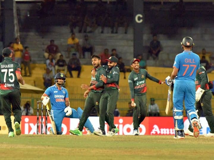 बांग्लादेश ने भारत को 6 रनों से हरा दिया. एशिया कप 2023 के आखिरी सुपर फोर मैच में भारतीय बल्लेबाजों का प्रदर्शन फ्लॉप रहा. इसे पहले भी टीम इंडिया के खिलाड़ी फ्लॉप हुए हैं. पाकिस्तान के खिलाफ पहले मैच भी टॉप ऑर्डर ऑर्डर फ्लॉप हुआ था. विश्व कप 2023 से पहले टीम इंडिया के लिए यह चिंताजनक स्थिति है.