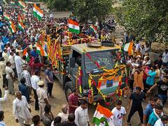 अनंतनाग में जवानों की शहादत पर बयानबाजी, बीजेपी ने कहा- जड़ से खत्म कर देंगे आतंकवाद, कांग्रेस बोली- जश्न मना रहे पीएम