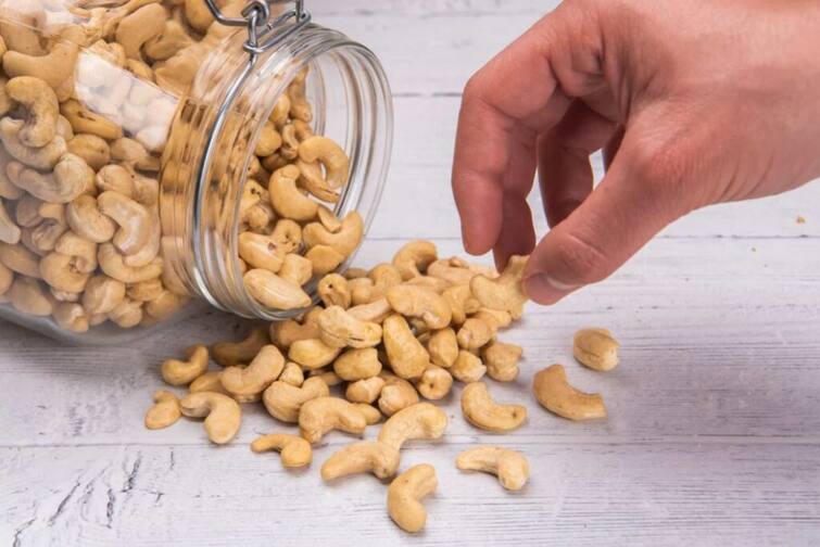 How Many Cashew To Eat In A Day Know In Detail Marathi News Health Tips : एका दिवसात किती काजू खाणे आरोग्यासाठी चांगले आहे? घ्या जाणून