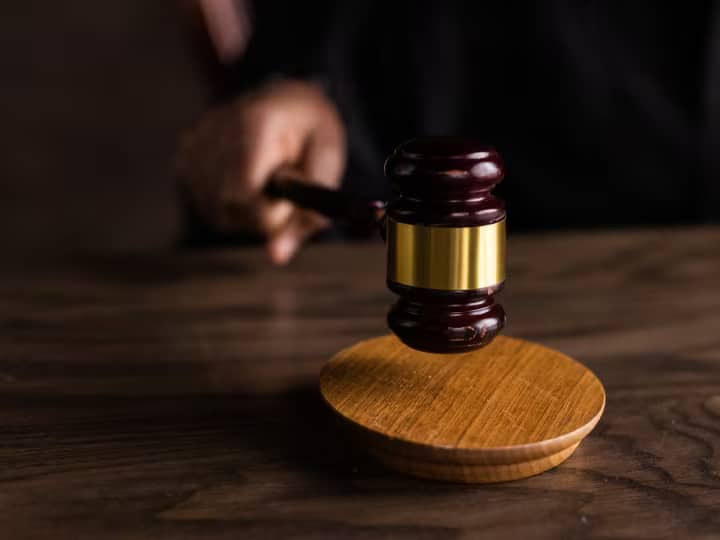 Madhya Pradesh Jabalpur Court Order Keeping husband separated from parents is cruelty court granted divorce ann MP News: पति को माता-पिता से अलग रखना क्रूरता, अदालत ने इस आधार पर किया तलाक मंजूर