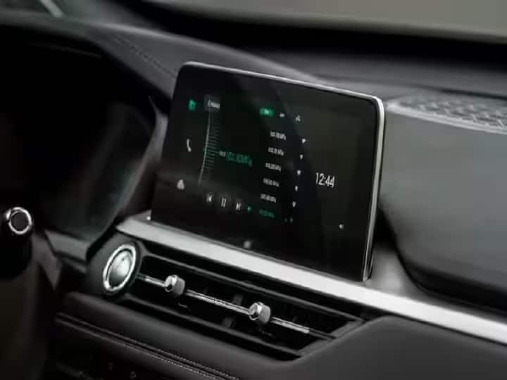 google updated android auto now you can do this work along with zoom calls from car marathi news Google : आता ड्रायव्हिंगचा अनुभव पूर्णपणे बदलणार, Android Auto वरून झूम कॉल करता येणार; Google चं Android Auto फीचर असं करेल काम