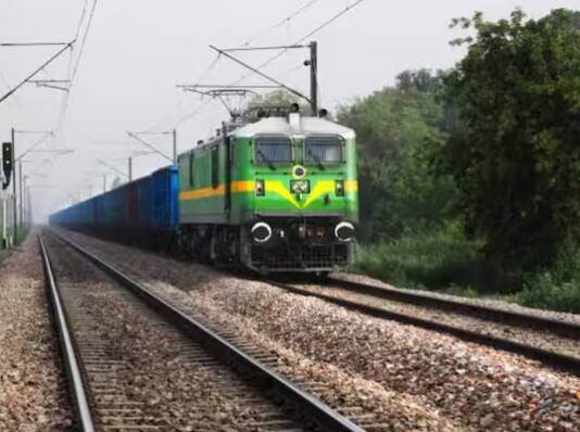 ਫੋਰਸ ਦੇ ਇਸ ਪੱਧਰ ਨੂੰ ਬਣਾਈ ਰੱਖਣ ਲਈ ਵਿਗਿਆਨਕ ਢੰਗਾਂ ਦੀ ਵਰਤੋਂ ਕੀਤੀ ਜਾਂਦੀ ਹੈ। ਦੁਰਘਟਨਾਵਾਂ ਨੂੰ ਰੋਕਣ ਲਈ ਟਰੇਨ ਨੂੰ ਆਪਣੀ ਵੱਧ ਤੋਂ ਵੱਧ ਸਪੀਡ ਸਮਰੱਥਾ ਤੋਂ ਘੱਟ 'ਤੇ ਚਲਾਇਆ ਜਾਂਦਾ ਹੈ।