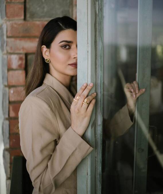 Nimrat Khaira: ਨਿਮਰਤ ਖਹਿਰਾ ਦੀ ਖੂਬਸੂਰਤੀ ਨੇ ਖਿੱਚਿਆ ਧਿਆਨ, ਬੌਸ ਲੇਡੀ ਅਵਤਾਰ 'ਚ ਆਈ ਨਜ਼ਰ, ਫੈਨਜ਼ ਬੋਲੇ- 'ਇੰਝ ਲੱਗਦਾ ਜਿਵੇਂ...'