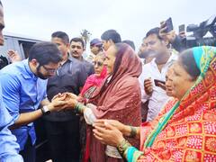 Nashik News : 'आधी उन्हाचा रखरखाट आणि आता रिमझिम पाऊस...आदित्य ठाकरे शेतकऱ्यांच्या बांधावर, महिलांशी संवाद