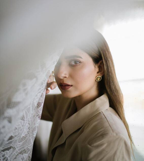 Nimrat Khaira: ਨਿਮਰਤ ਖਹਿਰਾ ਦੀ ਖੂਬਸੂਰਤੀ ਨੇ ਖਿੱਚਿਆ ਧਿਆਨ, ਬੌਸ ਲੇਡੀ ਅਵਤਾਰ 'ਚ ਆਈ ਨਜ਼ਰ, ਫੈਨਜ਼ ਬੋਲੇ- 'ਇੰਝ ਲੱਗਦਾ ਜਿਵੇਂ...'