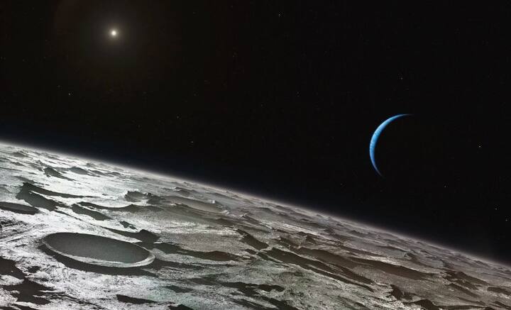 তবে ট্রাইটন মোটেই খানাখন্দে ভর্তি নয়। গর্ত থাকলেও, কিছু সময়ের ব্যবধানে তা আবার মসৃণও হয়ে যায়। বিজ্ঞানীদের দাবি, ট্রাইটন এখনও পুরোপুরি ঠান্ডা হয়নি। এর ফলে লাভা এসে খানাখন্দ ভরিয়ে দেয়।